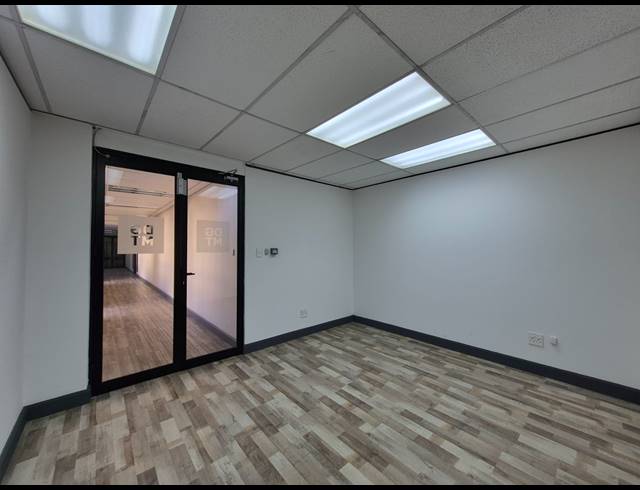 176M² OFFICE TO LET IN DUNKELD WEST